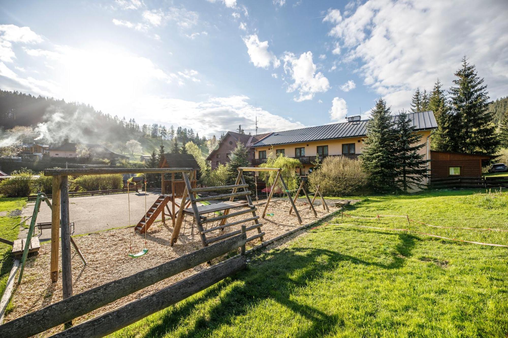 Horsky Hotel Kycerka Velké Karlovice Zewnętrze zdjęcie